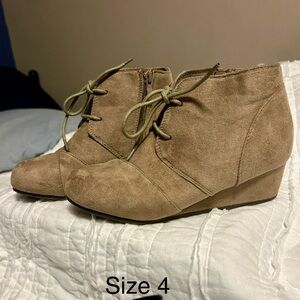 Girls camel colored booties